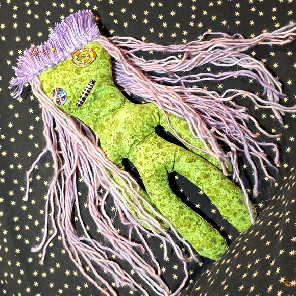 VOODOO DOLL - Picture 1 of 4